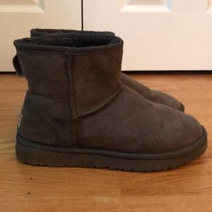 UGG Classic Short Boot - Women’s Size 9